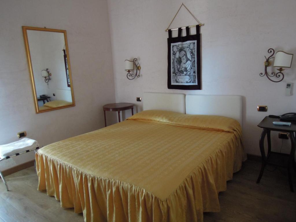 Hotel Sant'Agostino Paola Bilik gambar