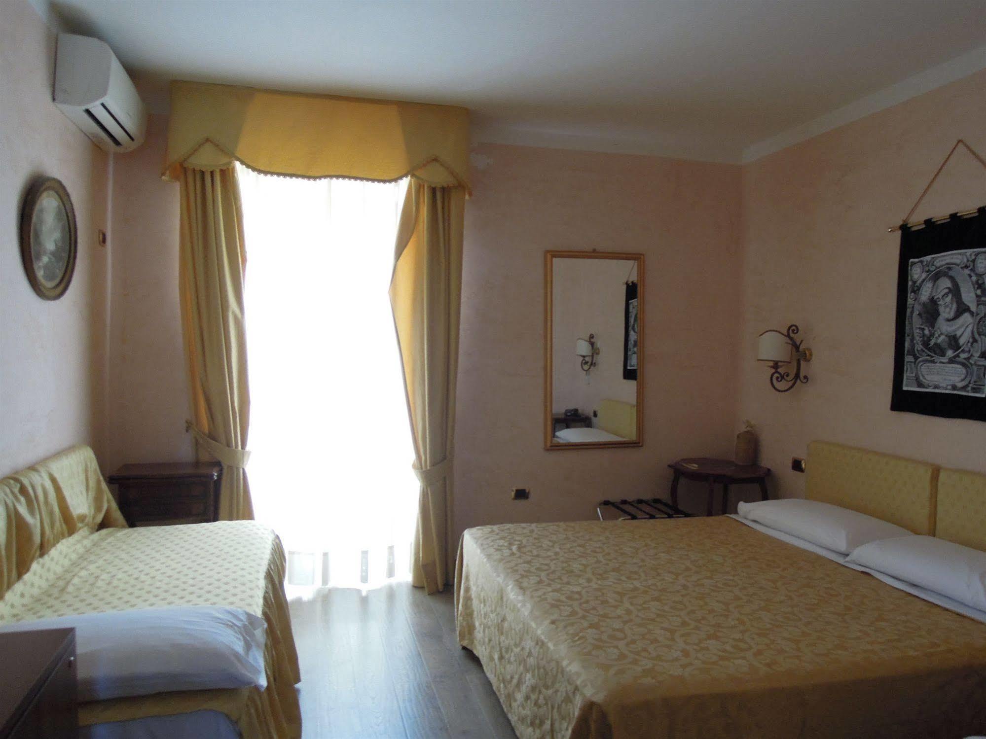 Hotel Sant'Agostino Paola Luaran gambar